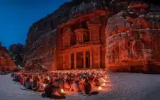 اstrongلبstrongترا تستأنف استقبال زوار المدينة الأثرية