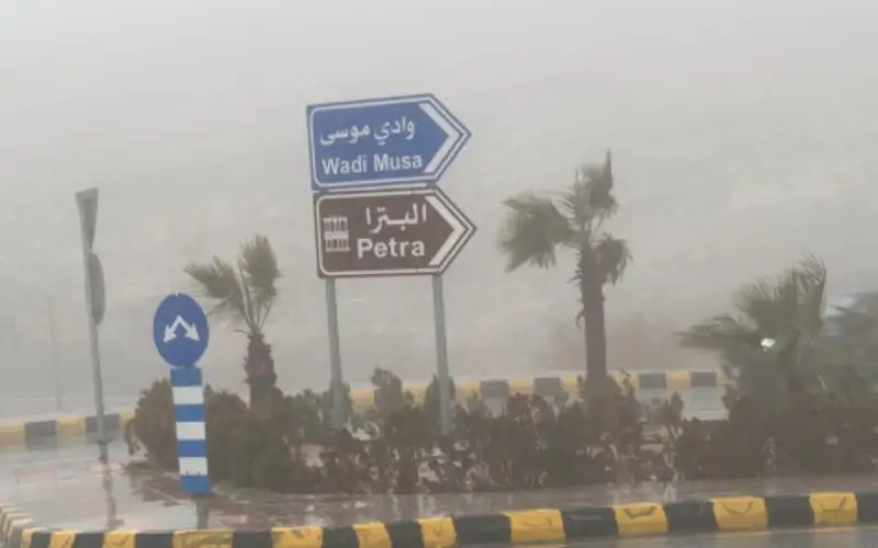 الأمطار في البترا تتجاوز 100 ملم