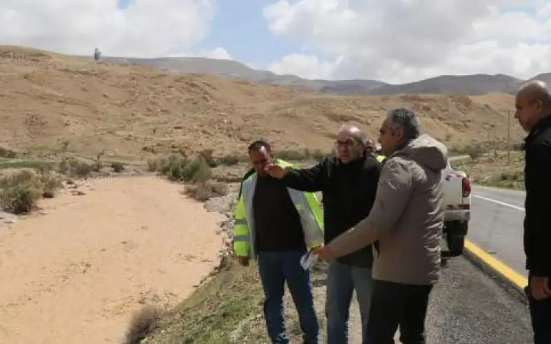 أبو السمن: بدء معالجة طرق تضررت