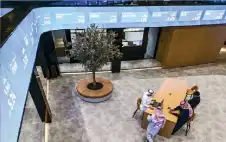 تقstrongلبstrongات النفط وتطورات الحرب تهيمن على