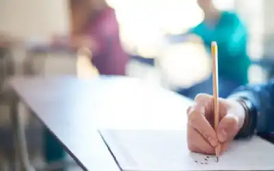 أسباب خطيرة لاصفرار الأظافر.. استشر الطبيب