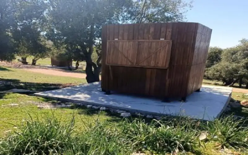 اكشاك ووحدات صحية في غابات برقش