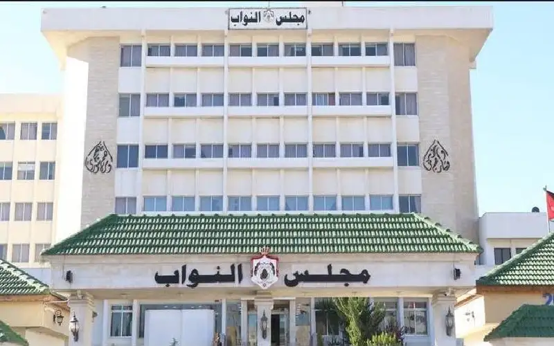 التربية تنتهي في اجتماع للنواب بالشتائم