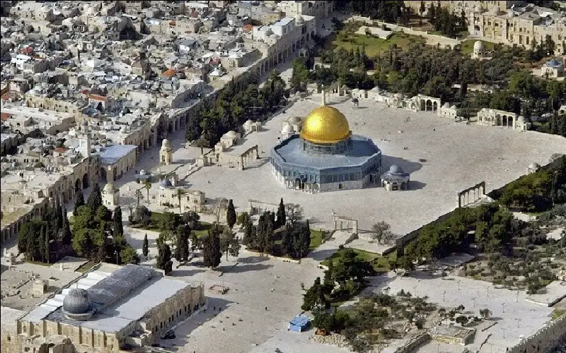 برغم اغلاق المسجد الاقصى في وجه