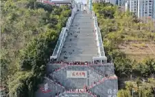 بينما ترامب مشغول بتحطيم الاقتصاد الامريكي..