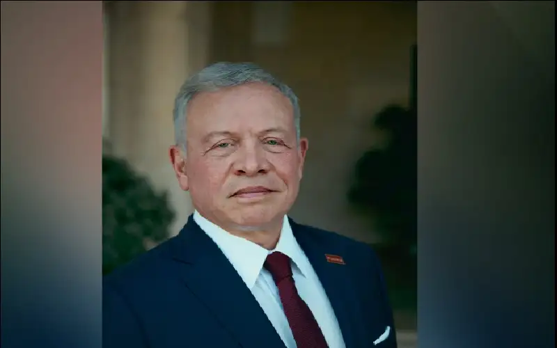 الملك يغادر أرض الوطن متوجها إلى