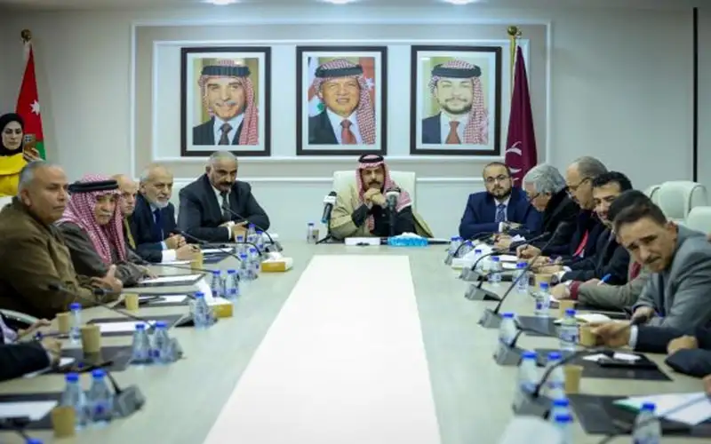 صحيفة نيسان ـ النقل البري: إيقاف مجموعات في واتس