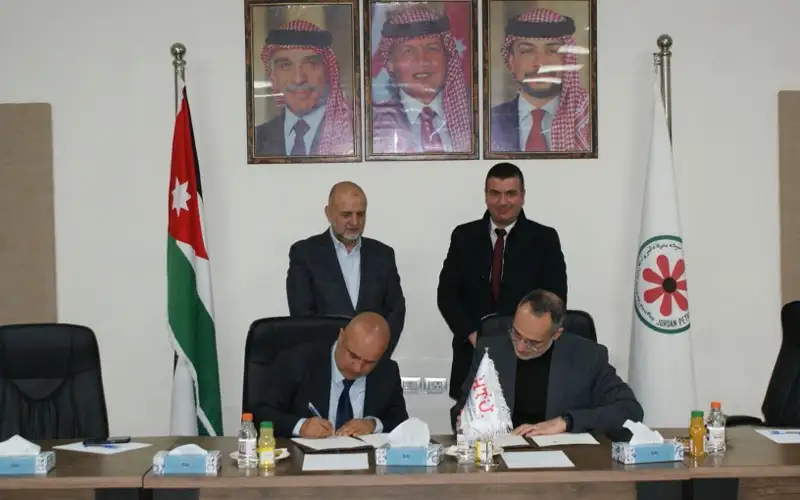 المصفاة وجامعة الحسين التقنية توقعان مذكرة