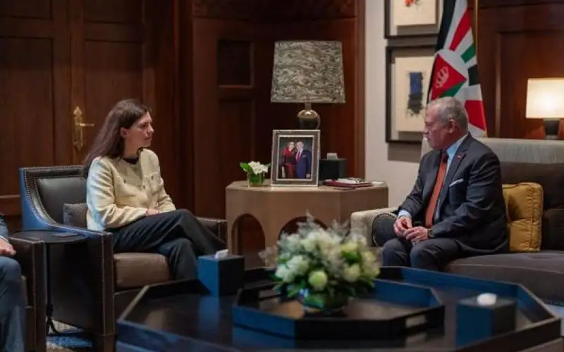 الملك لمستشارة الرئيس الفرنسي: أهمية وقف