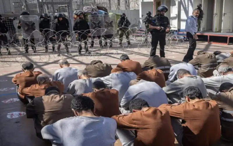 أبو عبيدة: إقرار قانون إعدام الأسرى