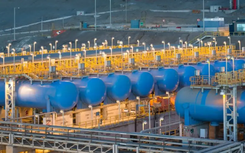 ضربات تلحق أضرارا بمحطة لتحلية المياه