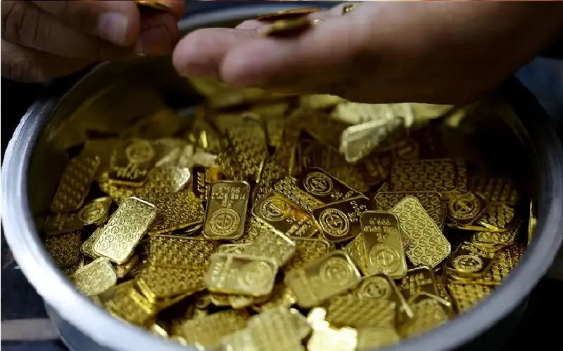 الذهب يرتفع والدولار يتراجع وسط آمال