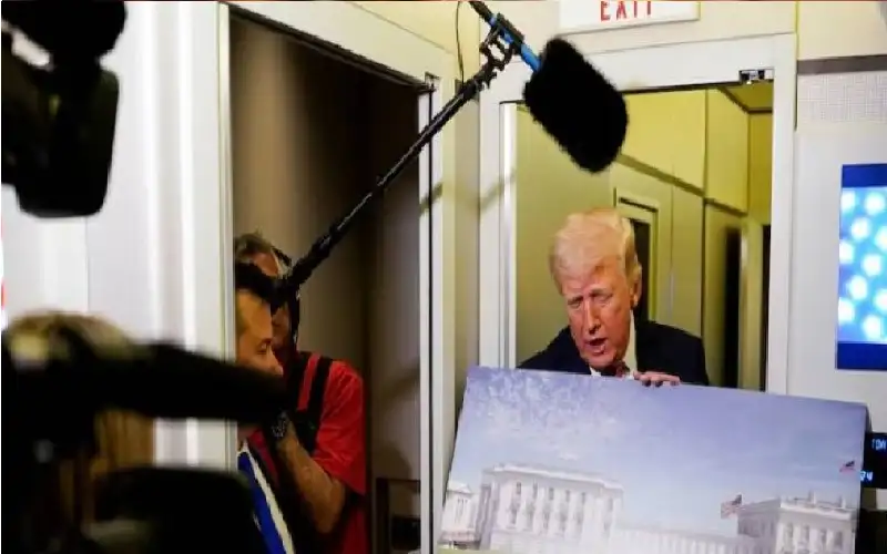 قاض يأمر ترامب بوقف مشروع قاعة