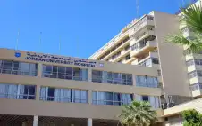 سقوط شخص من الطابق الرابع في