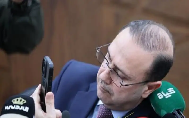 المومني عن الشائعات: ليس وقت للمغامرة