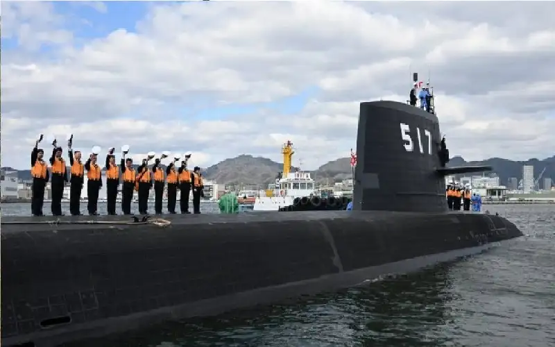 الحوت الطويل.. غواصة يابانية تهز أعماق