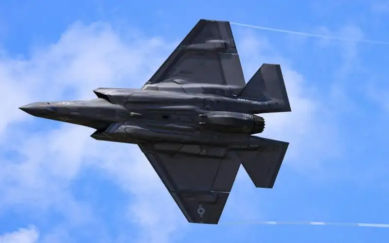 مسؤول أميركي: سقوط طائرة مقاتلة أميركية