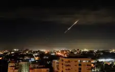 صحيفة نيسان ـ سقوط شظايا في 17 موقعا بـ7