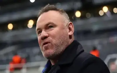 رياضة ـ روني يضحي براتب 400 ألف إسترليني