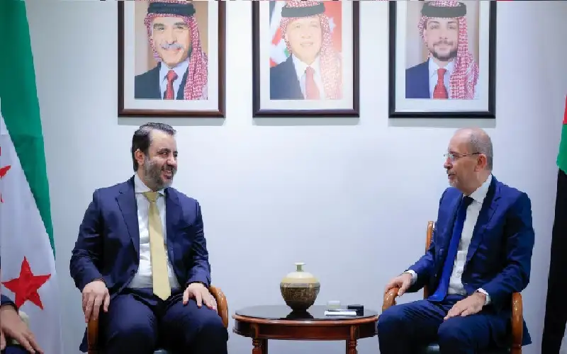 وزير الخارجية يلتقي بنظيره السوري في