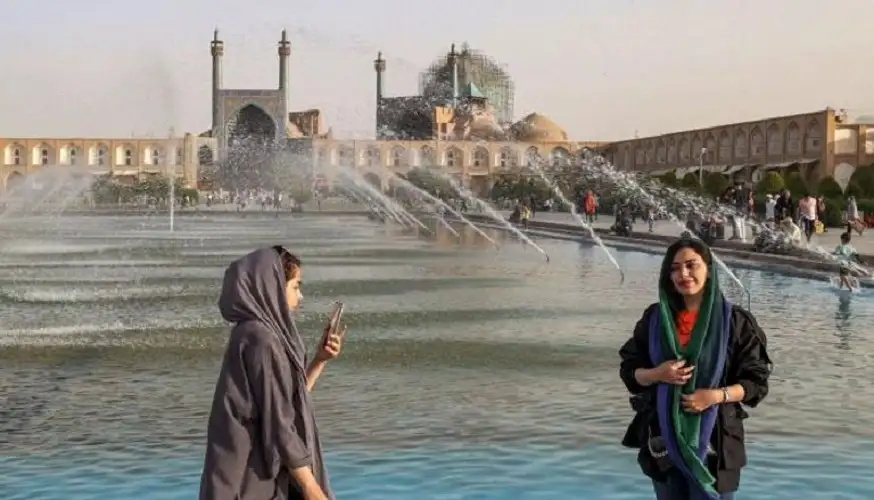 أصفهان الإيرانية.. نصف العالم تحبس أنفاسه