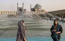 أصفهان الإيرانية.. نصف العالم تحبس أنفاسه