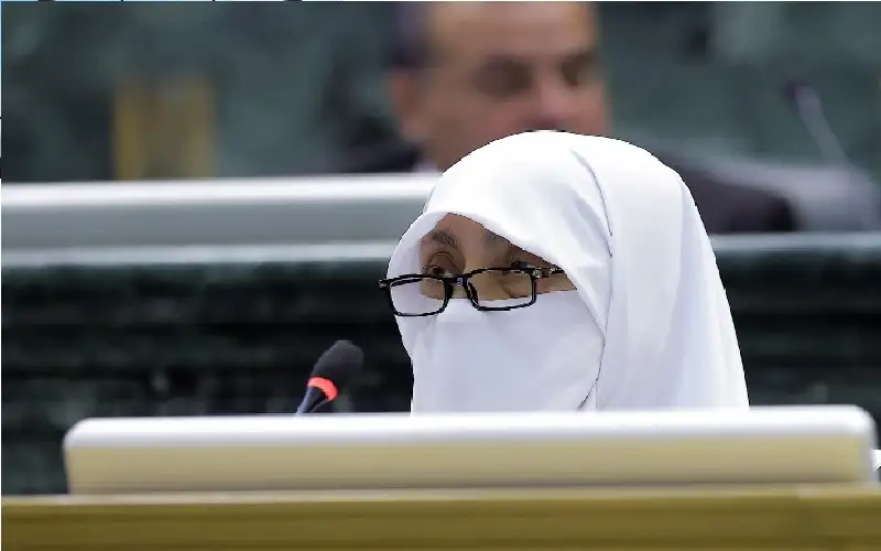 صحيفة نيسان ـ النائب العتوم: دمج وزارتي التربية والتعليم