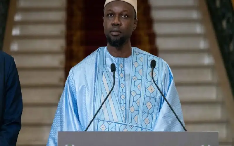 السنغال تقيد سفر الوزراء لمواجهة صدمة