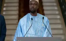 السنغال تقيد سفر الوزراء لمواجهة صدمة