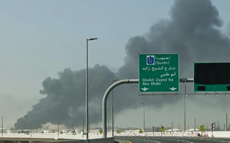 الإمارات: 14 صاروخا و19 مسيرة من