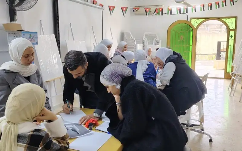 استمرار برنامج الرسم في مركز شابات