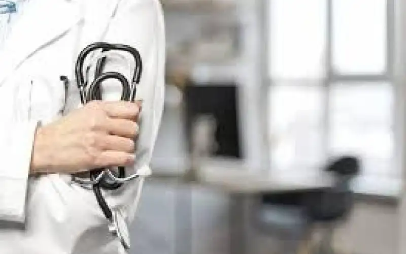 نقيب الاطباء يحذر من بطالة متزايدة