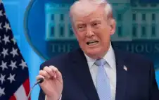 ترامب: تدمير أي سفينة إيرانية تقترب