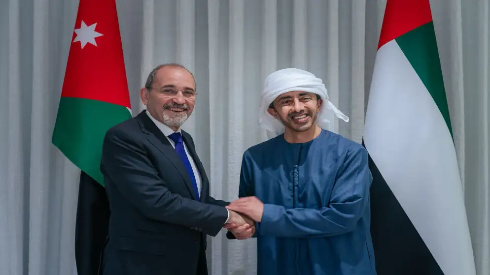 الصفدي وبن زايد يبحثان تعزيز العمل