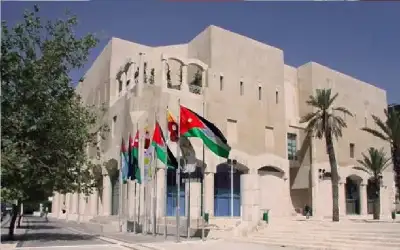 المكتب الحكومي بغزة: إسرائيل قصفت مخيم