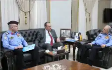 وstrongزيstrongر البيئة ومدير الأمن العام يبحثان