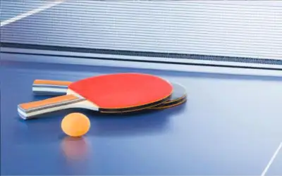 ضبط مخدرات وأسلحة وذخائر بمداهمة في