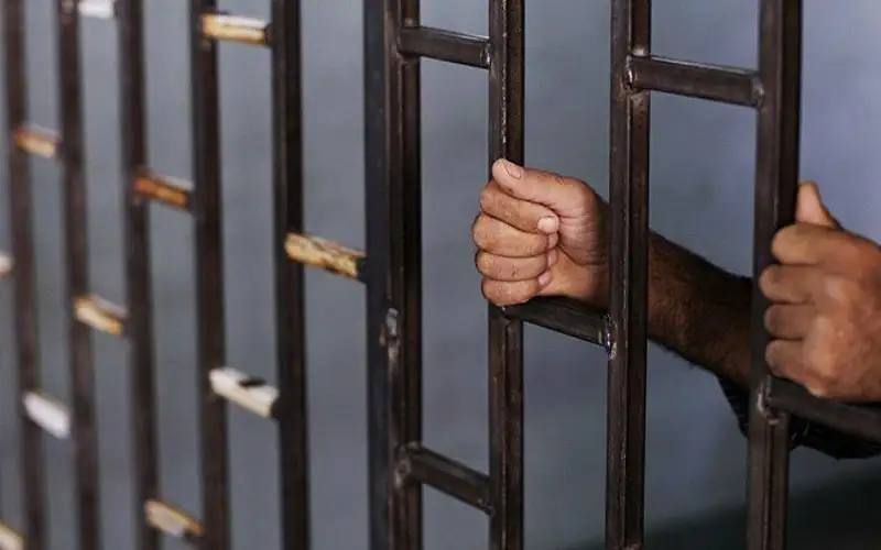 الحبس 20 عاما لـ 5 اشخاص