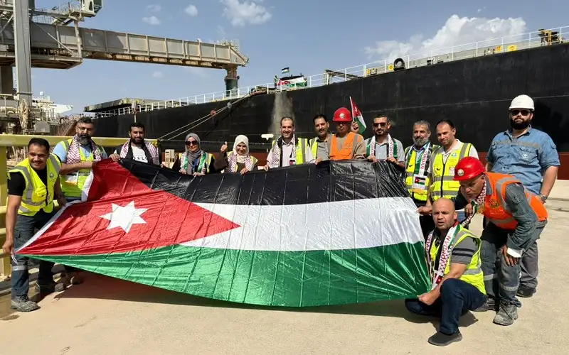 الفوسفات الأردنية تتزين بالعلم الأردني احتفاء