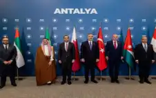 وstrongزيstrongر الخارجية يشارك في اجتماع وزاري