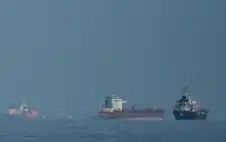 تضرر سفينة حاويات بمقذوف مجهول قرب