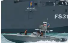 الجيش الايراني يحذر من الاقتراب من