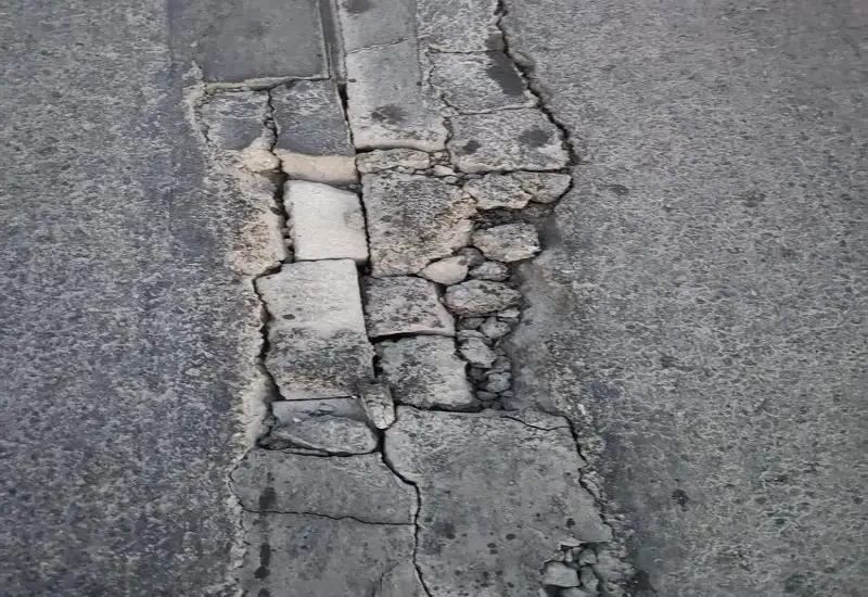 جسر آيل للسقوط في معان ..