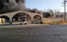 الدفاع المدني يتعامل الآن مع حريق