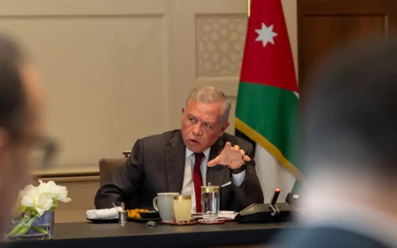 الملك يوجه الحكومة للالتزام بالإطار الزمني