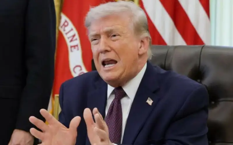 ترامب يلوح بتصعيد عسكري ويعلن إرسال