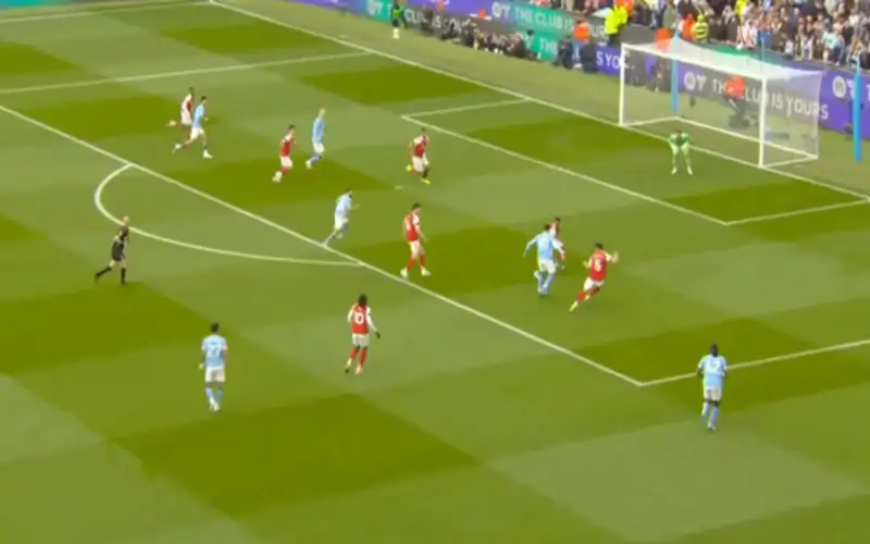 مانشستر سيتي يهزم آرسنال ويهدد صدارته