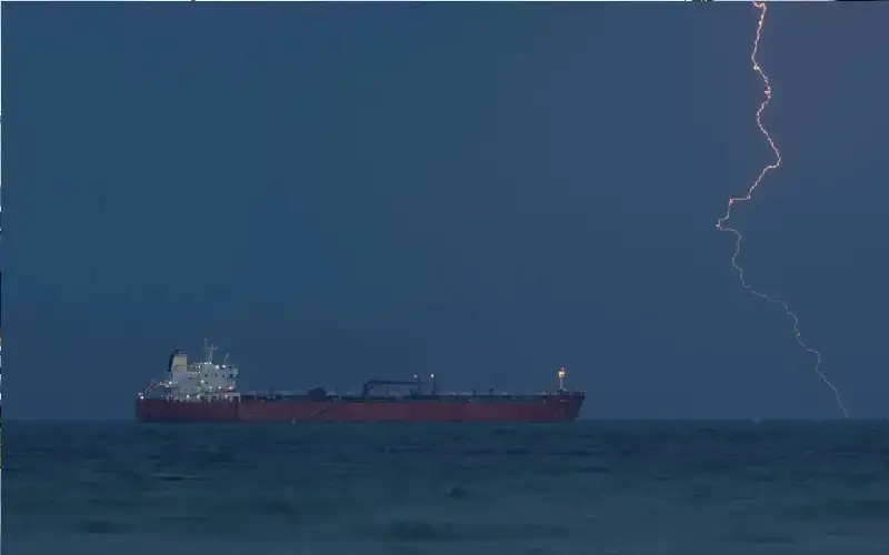 بيانات تتبع السفن: حركة الشحن عبر