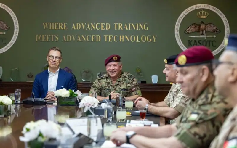 صحيفة نيسان ـ الملك والرئيس الفنلندي يتابعان تمرينا تعبويا