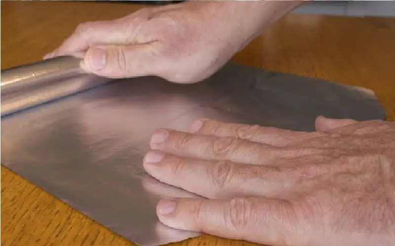 لماذا ينصح الخبراء بلصق ورقة ألمنيوم